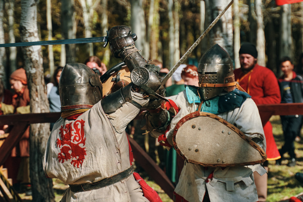 battle-knights-armor-swords-front-audience (1).jpg